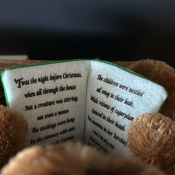 Talking bear recites “Twas The Night Before Christmas “
Batteries not included - Picture 4 of 5
